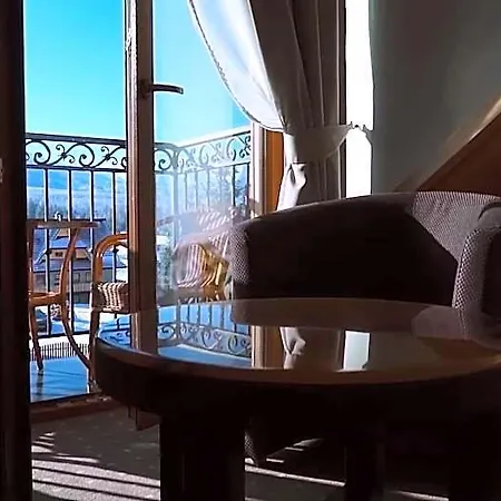 Hotell Karpatia & Deluxe 3*