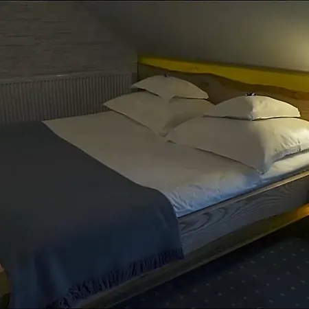 Hotell Karpatia & Deluxe 3*